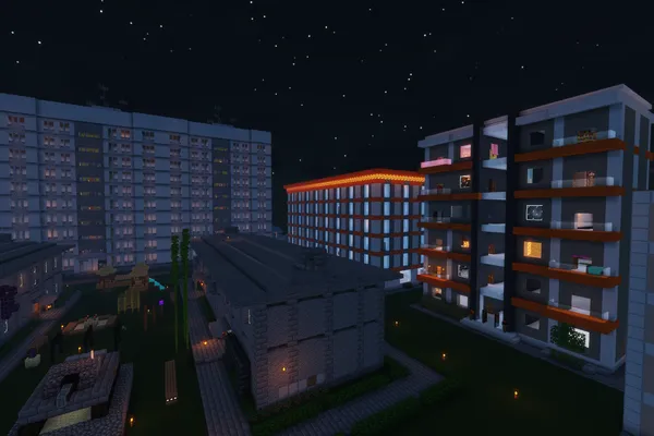 Ночная панорама квартала многоэтажных домов в Minecraft со светящимися окнами