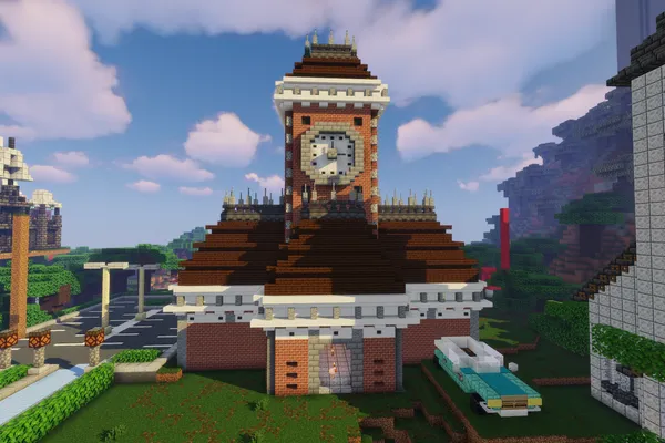 Здание вокзала с часовой башней из красного кирпича в Minecraft